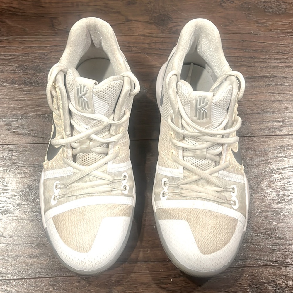 Nike Kyrie 3 Size 6Y